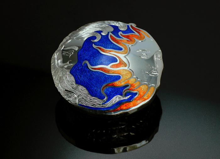 Enamelled paperweight