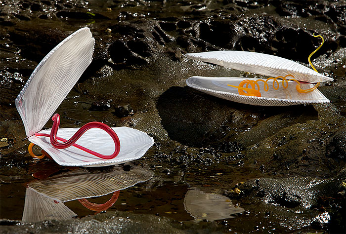 Another derivation of the crackled texture involves radiating linear patterns as shown in these glass 'Mandala Clams'.
