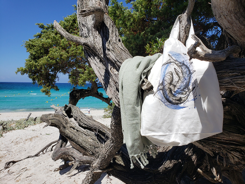 Tangled-up in Blue’ tote, originally painted grisaille fired on float glass, made for a Shark Allies collaboration, 2021.