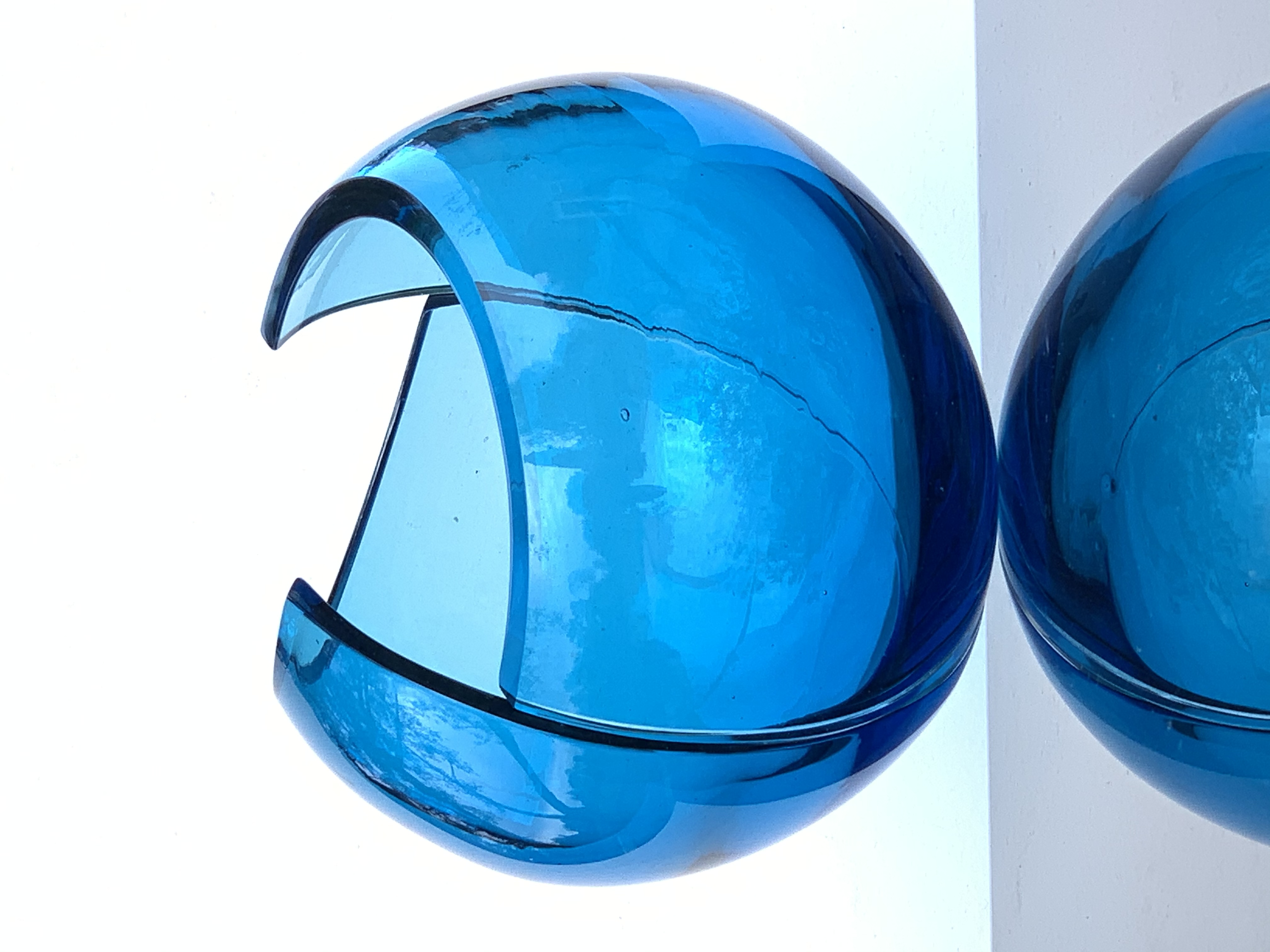 Juxtaposition in aqua